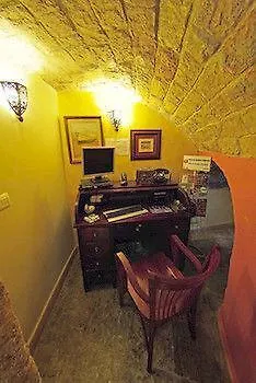 Готель Argantonio